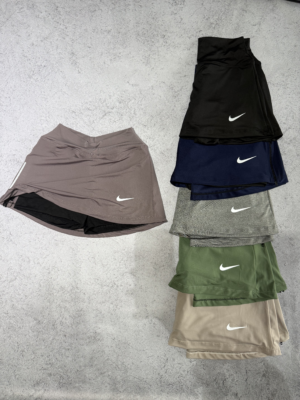 Pollera con short Nike