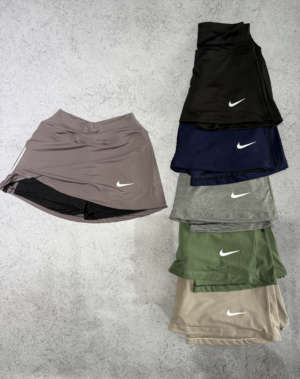 Pollera con short Nike