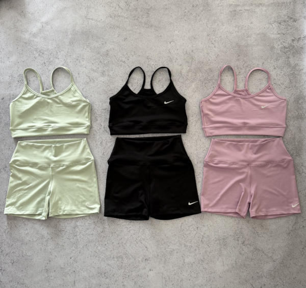 Conjunto deportivo Nike