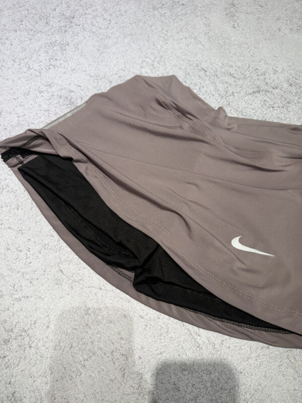 Pollera con short Nike