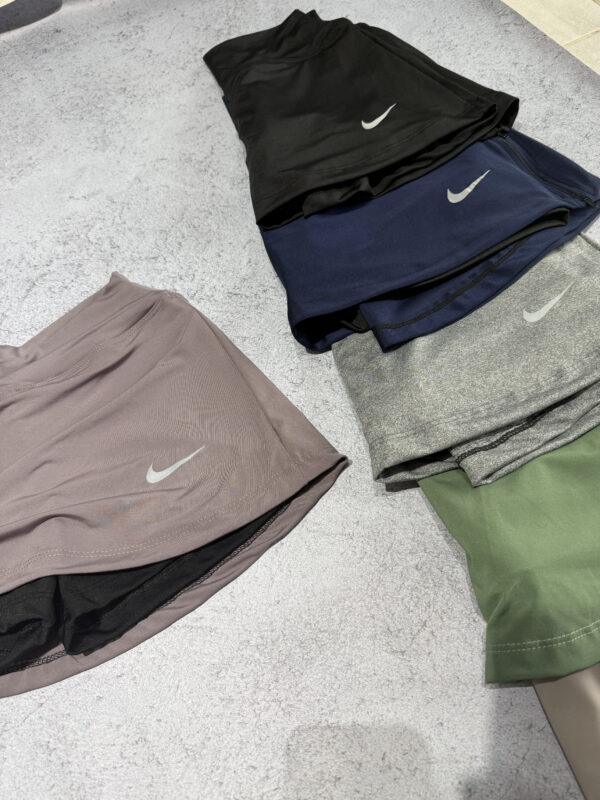 Pollera con short Nike