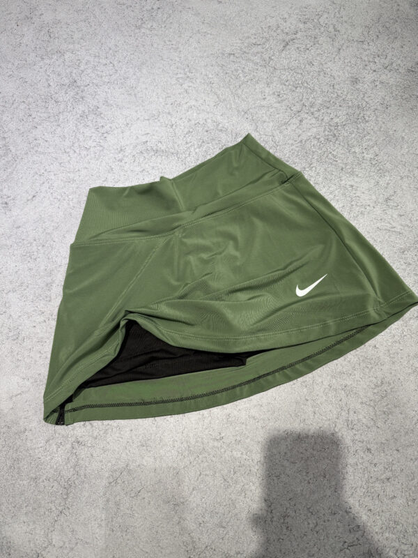 Pollera con short Nike