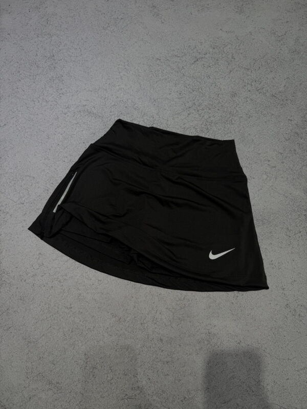 Pollera con short Nike